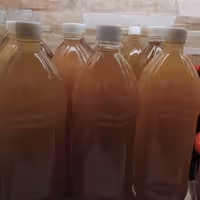 سرکه گلابی خانگی یک لیتری تهیه شده از گلابی سالم دماوند