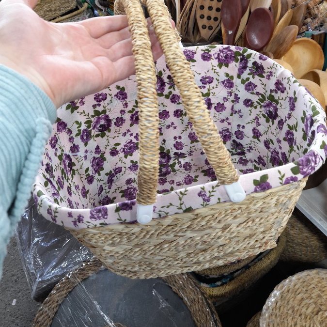 سبد حصیری مستطیلی داخل پارچه دسته دار