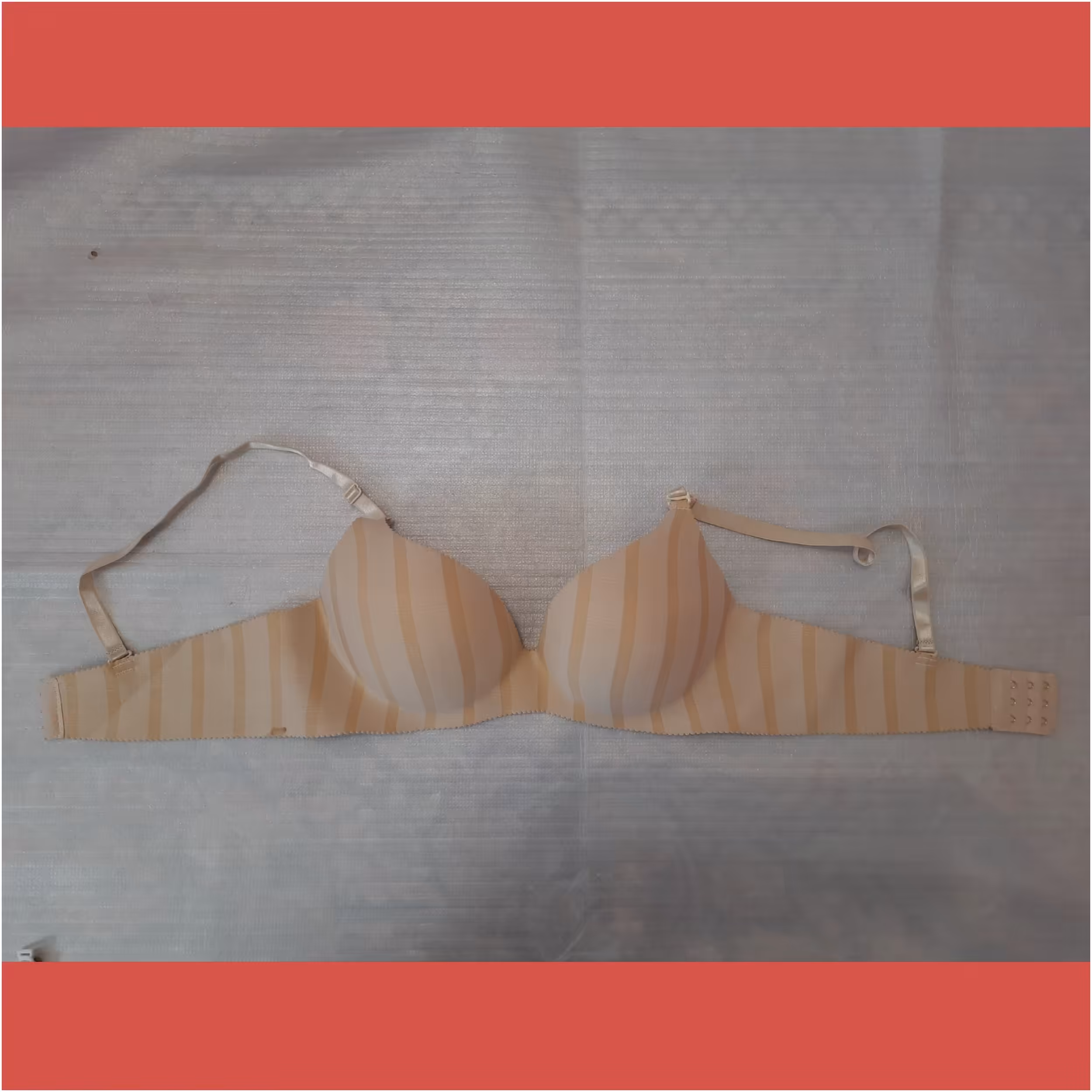 سوتین اسفنجی زنانه خارجی بدون فنربابندجداشونده دربرناشاپ