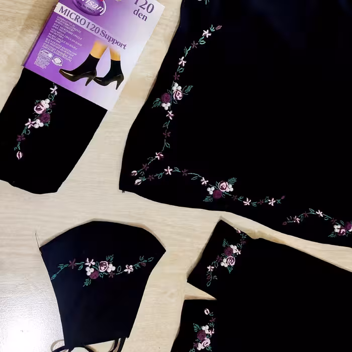 ست روسری و ساق دست و جوراب گلدوزی طرح دوگل بادنجونی با مروارید