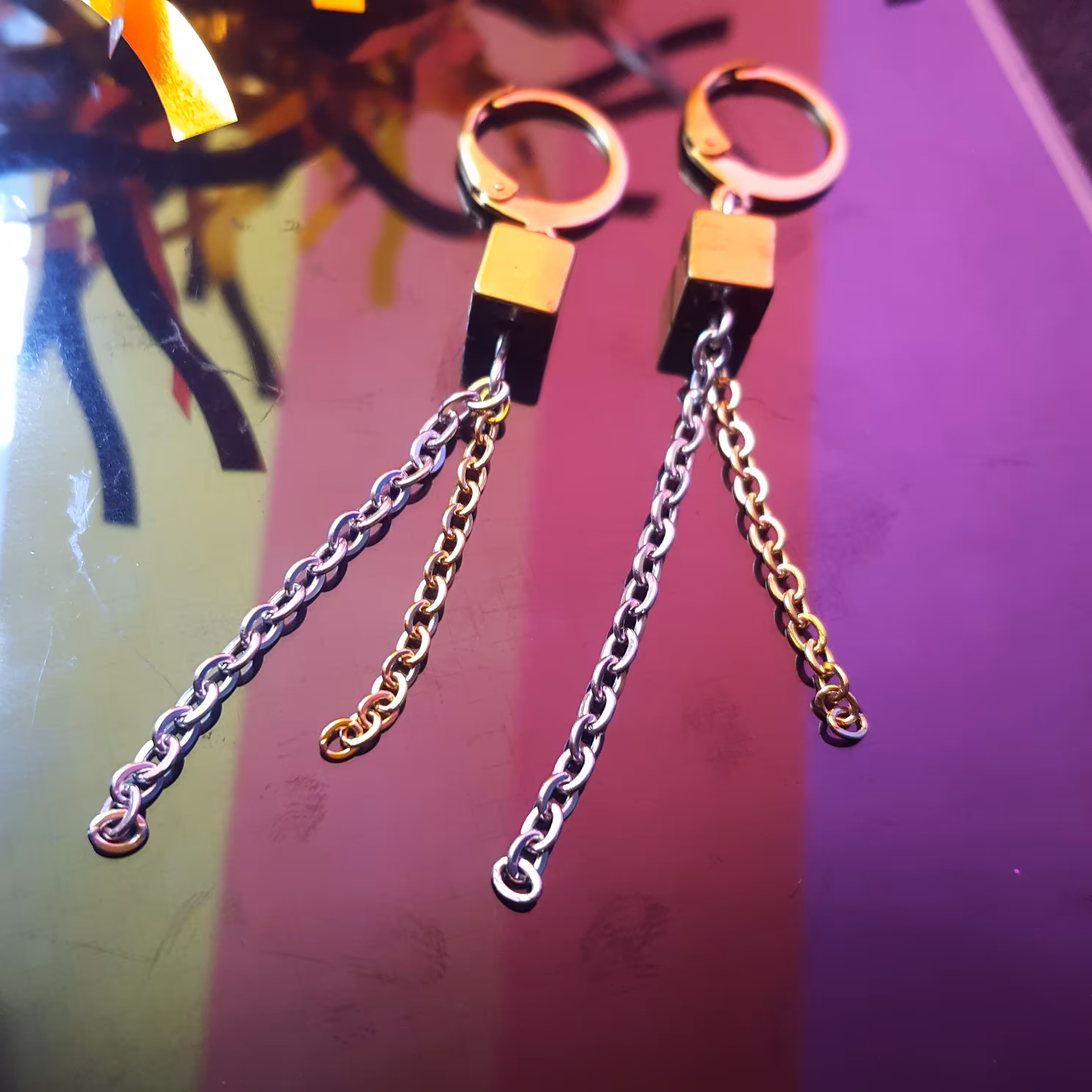 گوشواره مکعب استیل ضد حساسیت  رنگ ثابت روکش طلا  کد  494