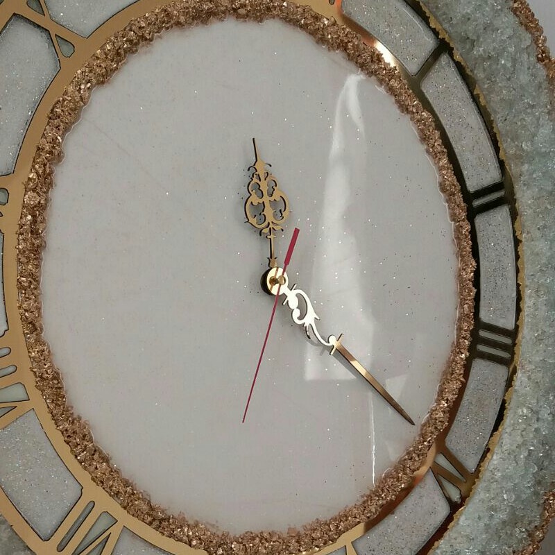 ساعت دیواری شبتاب  طلایی سفید رزینی