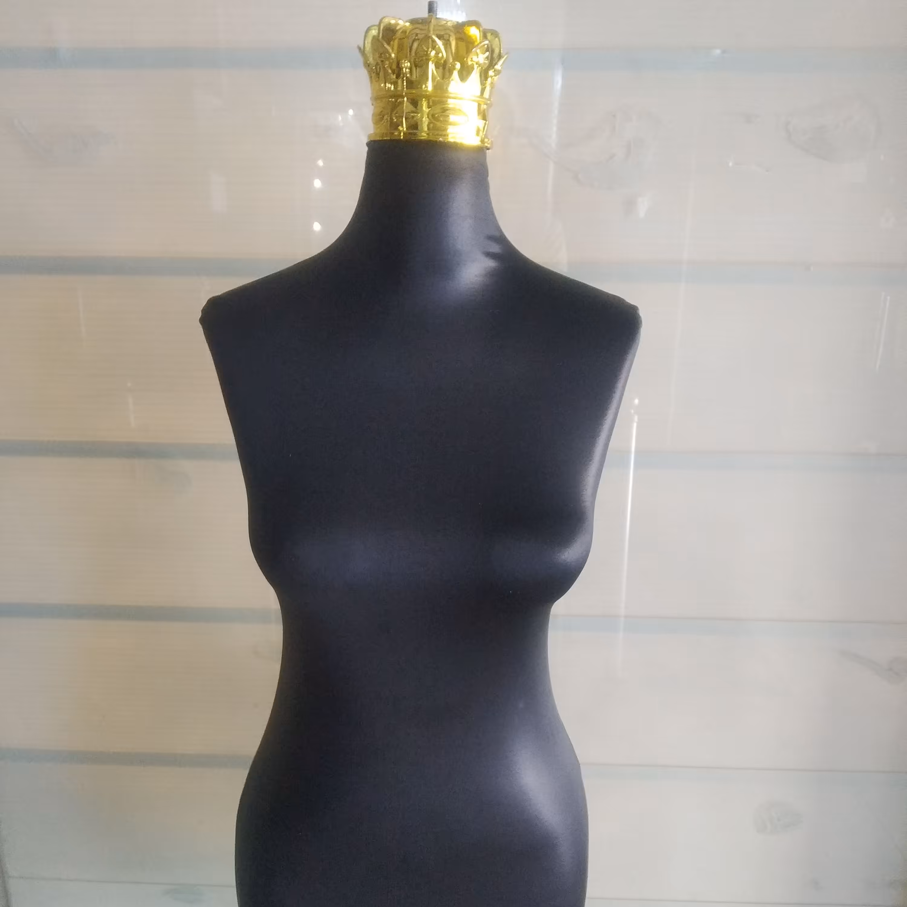 مانکن ویترینی روکش طرح چرم