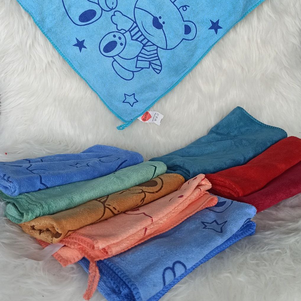 دستمال آشپزخانه در طرح های زیبا و رنگ های متنوع.نرم و لطیف