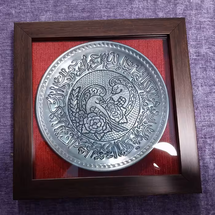 تابلوی قلم زنی ونی یکاد و طراحی گل مرغ در حاشیه