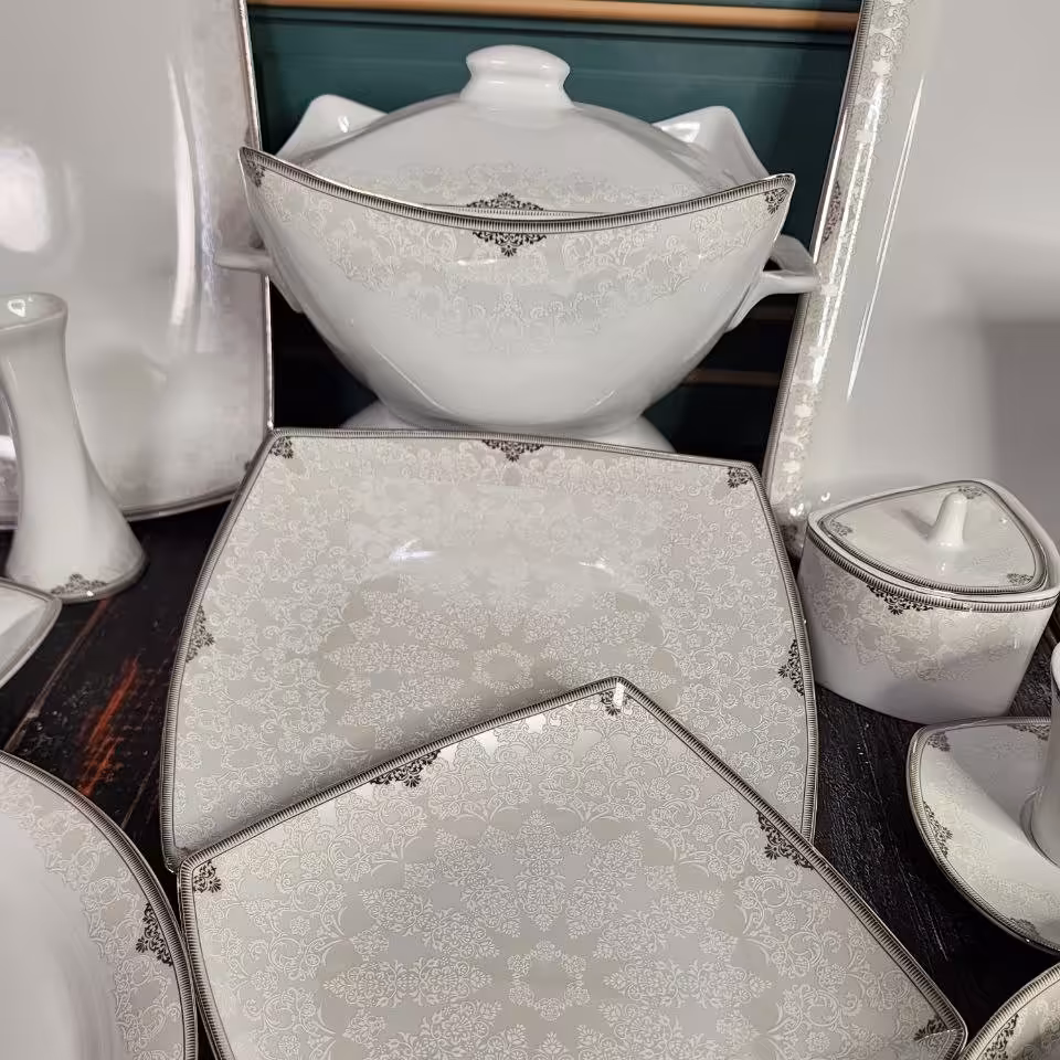 سرویس چینی پردیس 30 پارچه  6 نفره طرح لناپلاتین