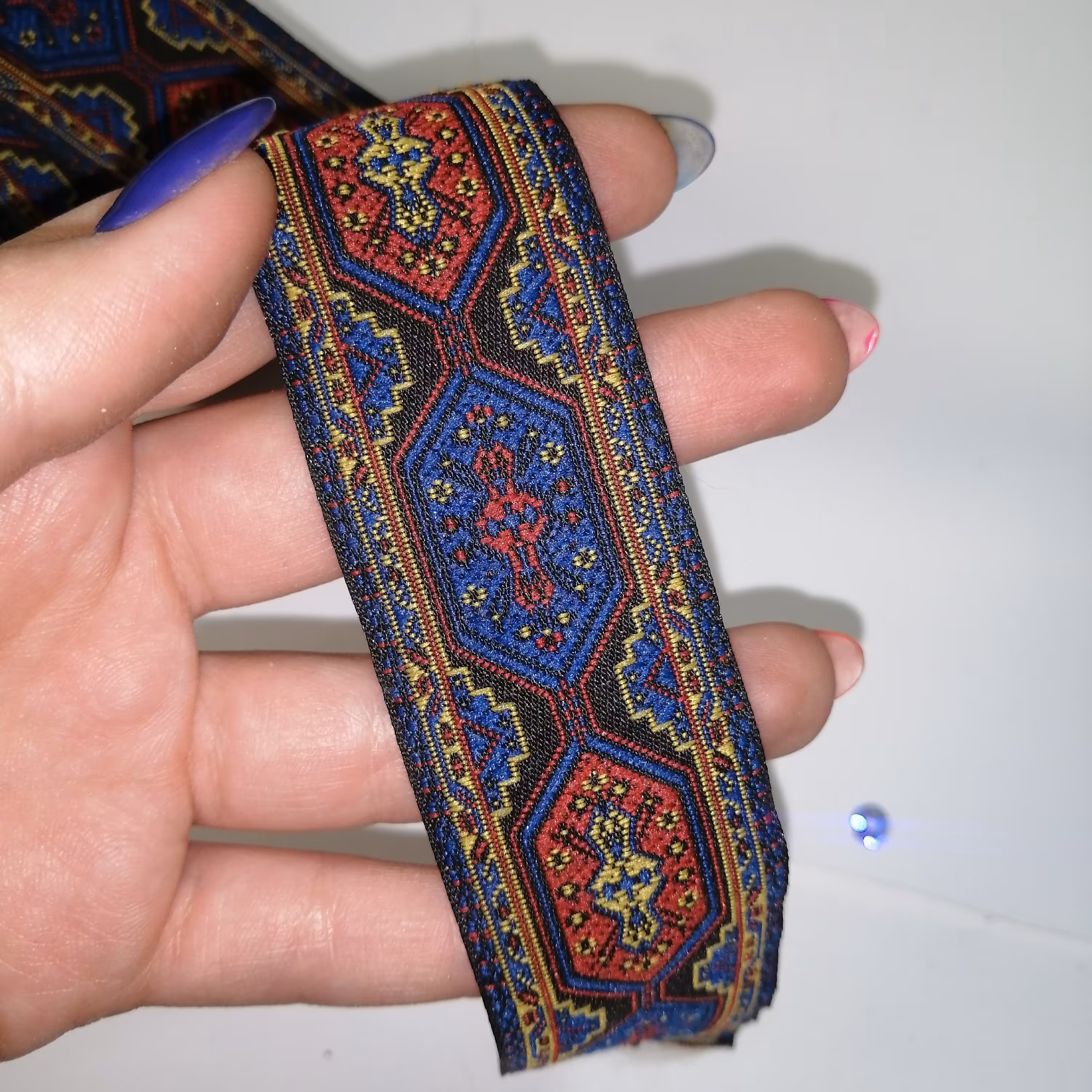 یراق تزئینی لباس مخمل 1 عرض سه و طول یک متر 