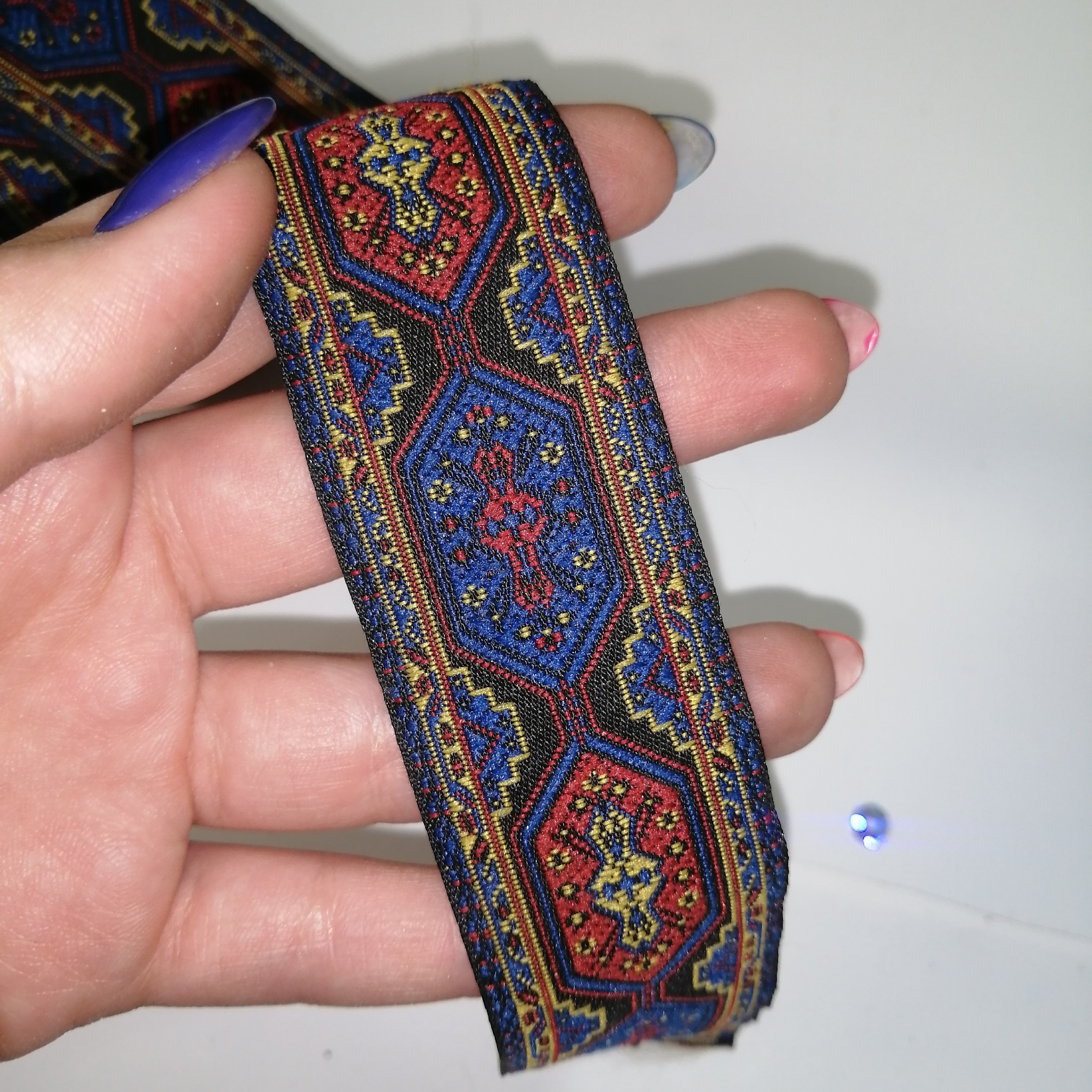 یراق تزئینی لباس مخمل 1 عرض سه و طول یک متر 