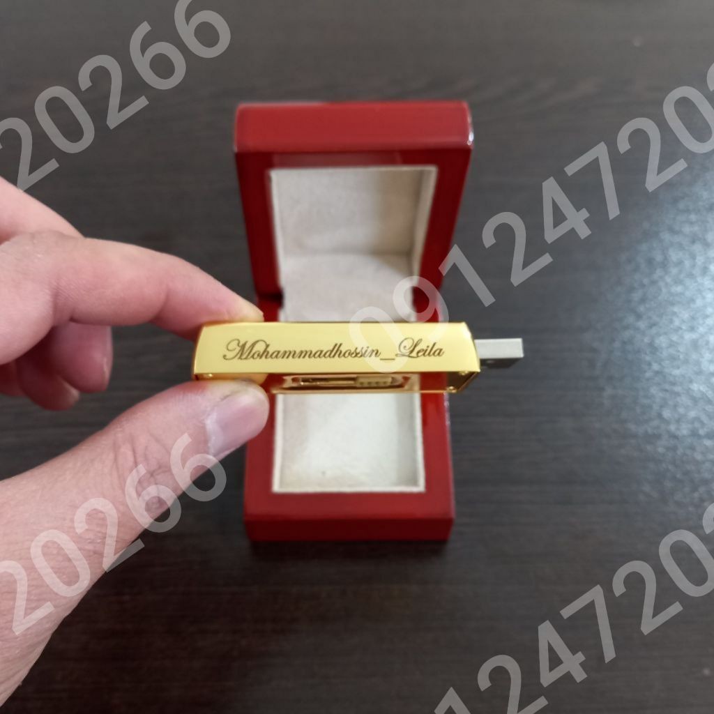 فلش روکش طلا 24عیارگیگ به همراه جعبه چوبی و شناسنامه و امکان حک اسم رایگان 