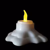 یک جفت شمع LED با شمعدان 