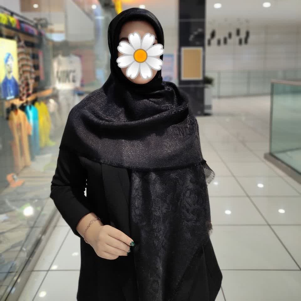 روسری نخ ابریشم ژاکارد دو رو لمه دار
ریشه پرزی کیفیت بی نظیر و متفاوت
سُر نمیباشد
قواره140.