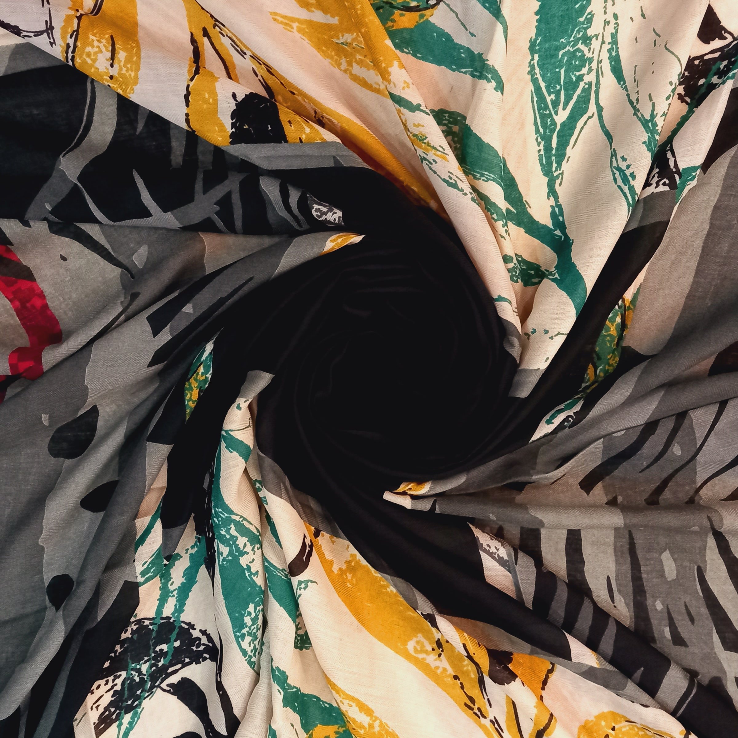 روسری چهار گوش نخی منگوله دار در چهار طرح زیبا قواره 140 بسیار شیک