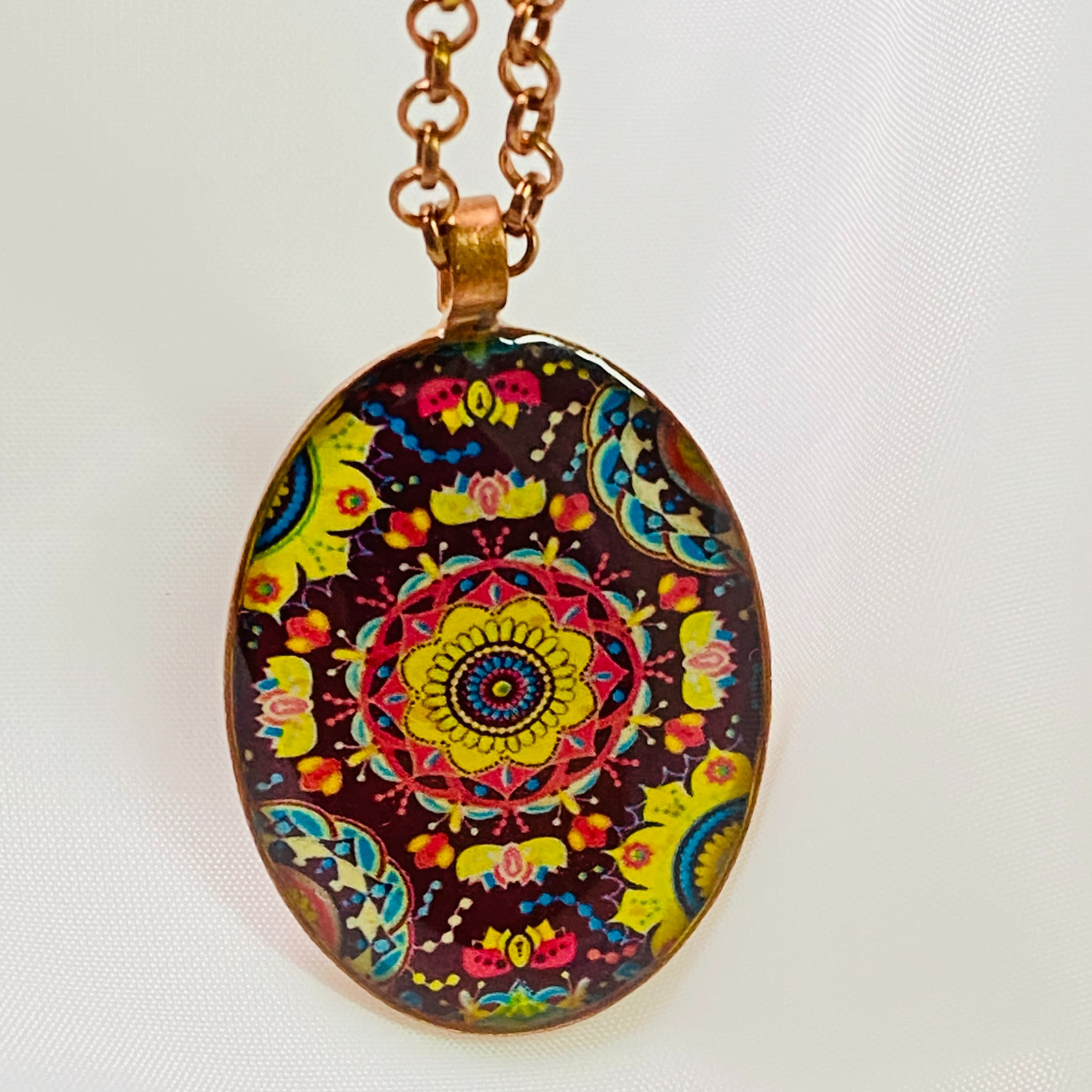 گردنبند پلاک مس و رزین تم سنتی همراه با زنجیر