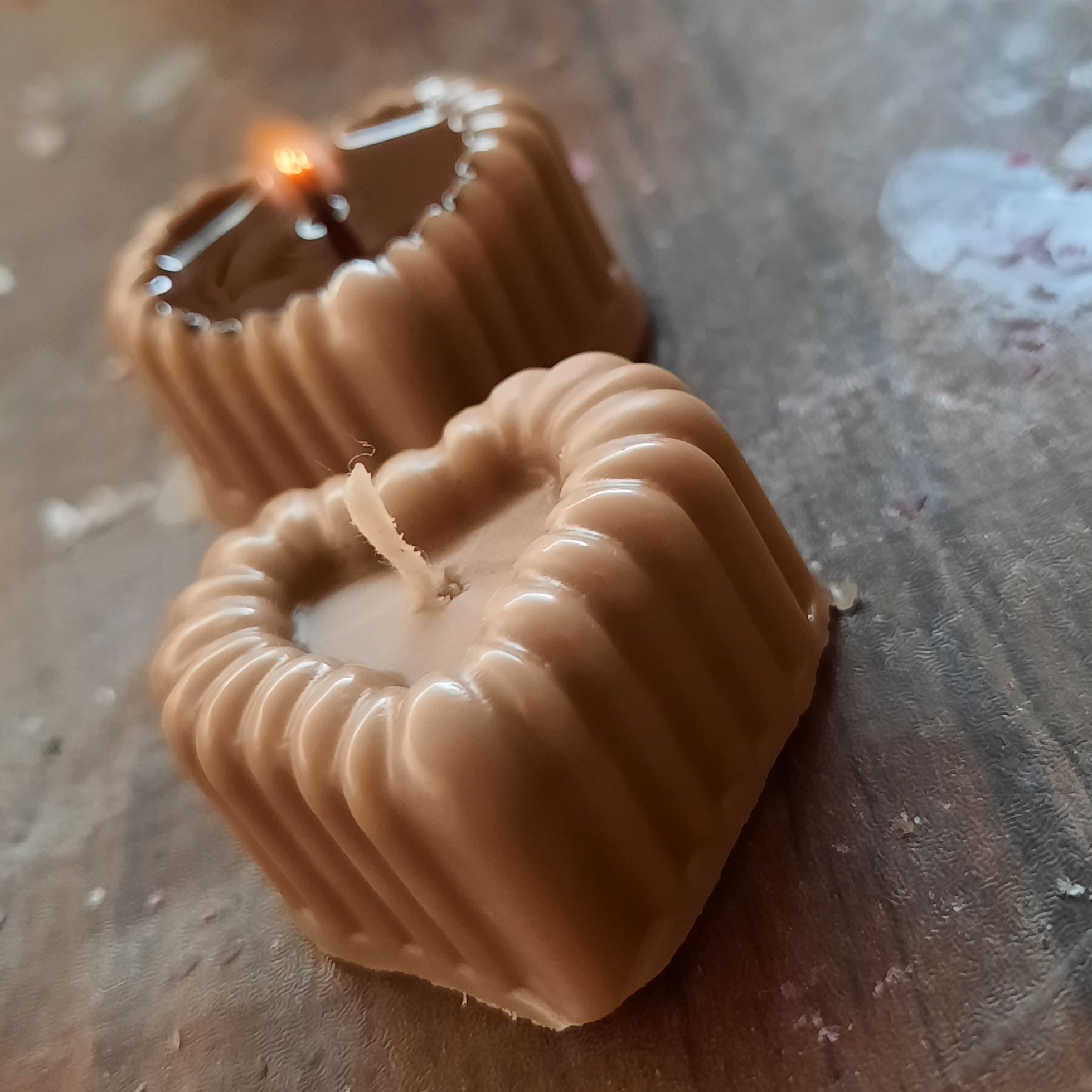 شمع قلب شیار دار کم‌نور کند سوز تک رنگ