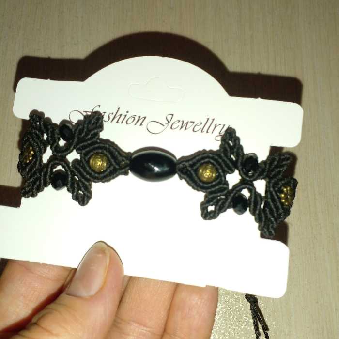 دستبند وسط سنگ