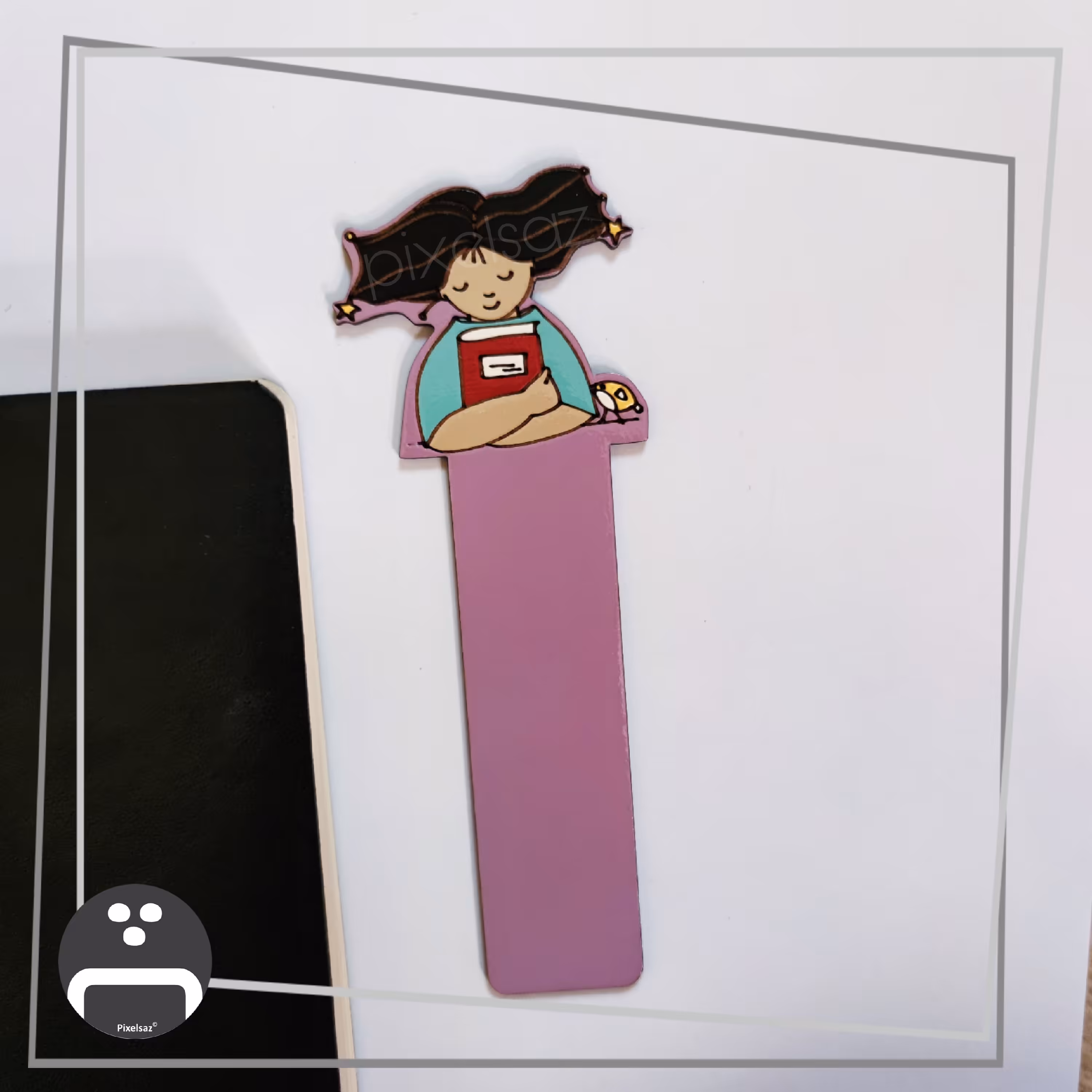 بوکمارک طرح دختر و جوجه پیکسل ساز - جنس چوبی و نقاشی شده - طول13سانت - مناسب برای نشان گذاری صفحات کتاب