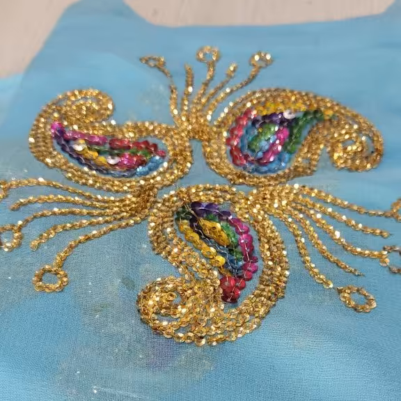 پارچه حریر پولکدوزی شده.مناسب برای شال شومیز و ...