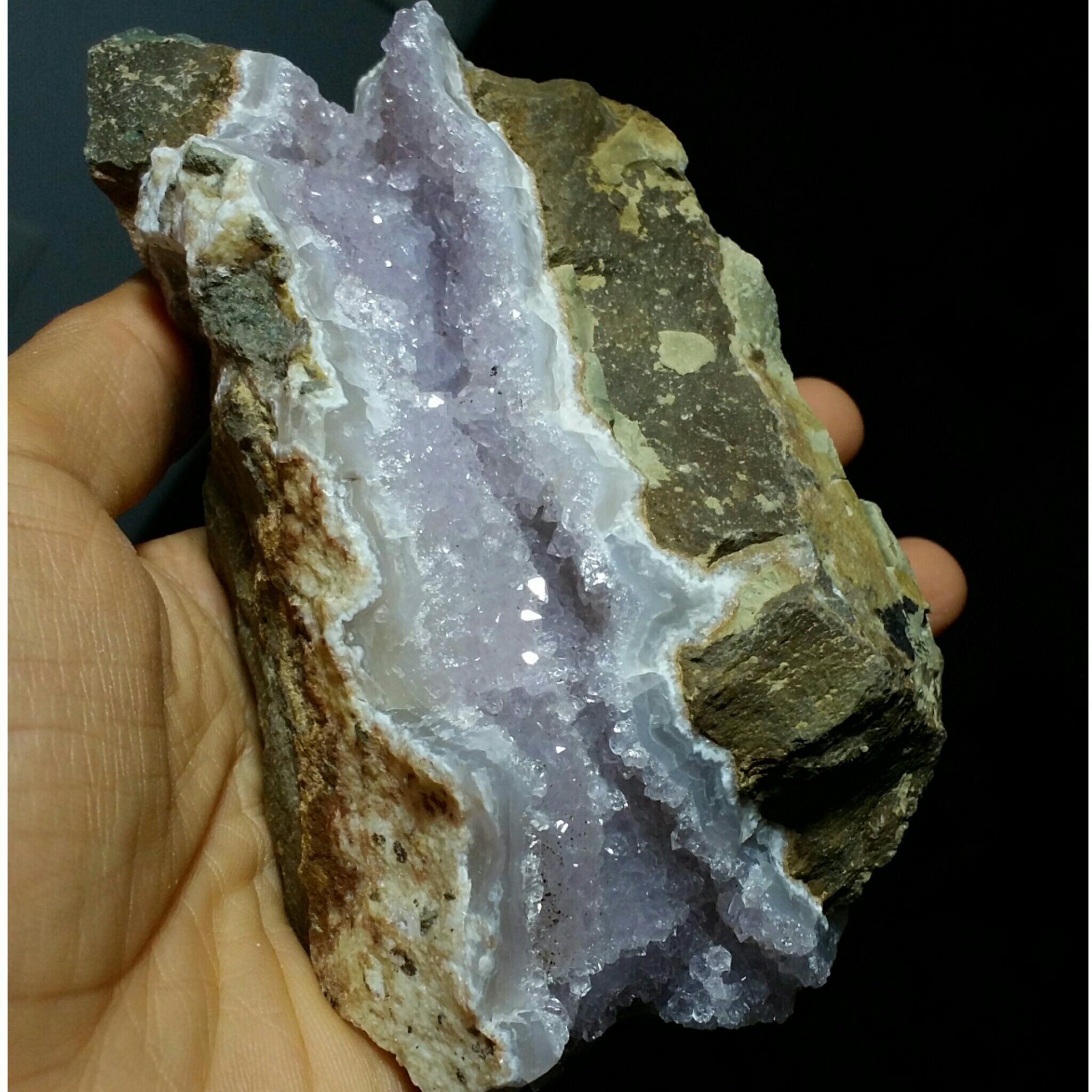 سنگ راف غولپیکر آمیتیس پر بلور  درون بستر خارق العاده بسیار زیبا دیدنی کاملا طبیعی شاهکار خلقت خااااص
کد 8414