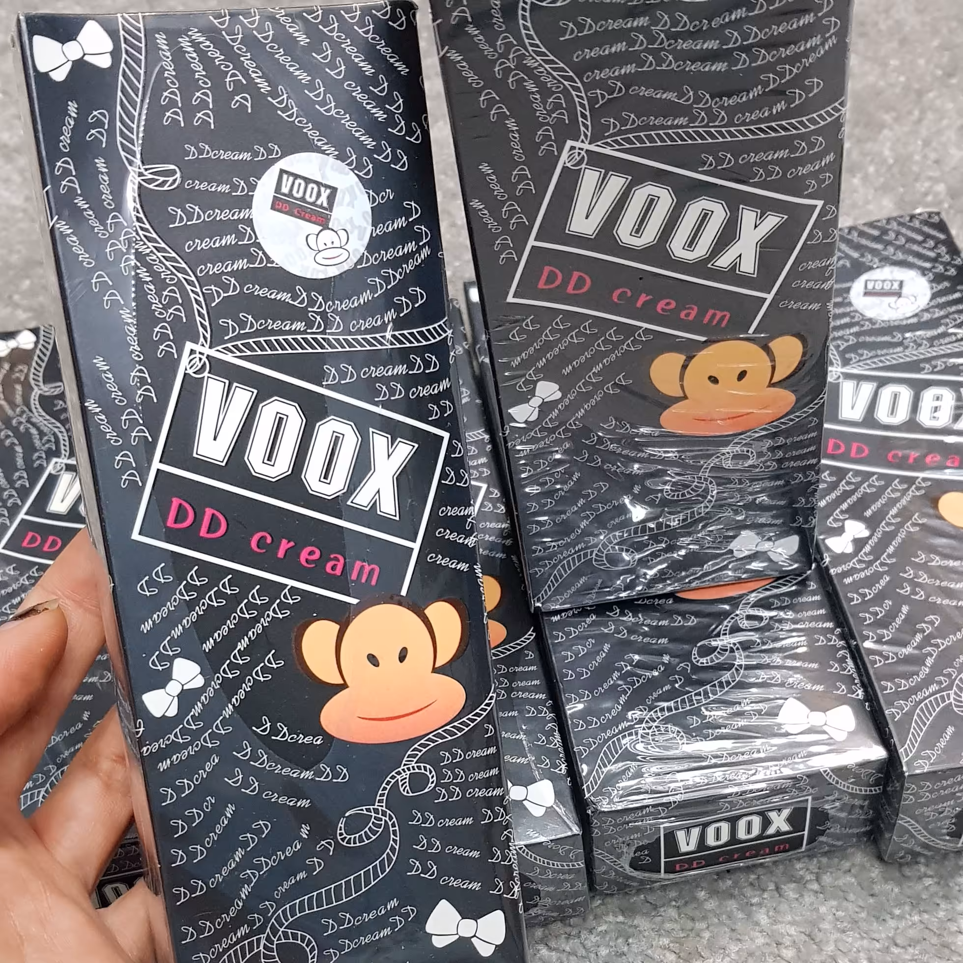 کرم مرطوب کننده و آبرسان ووکس. محصول کشور تایلند