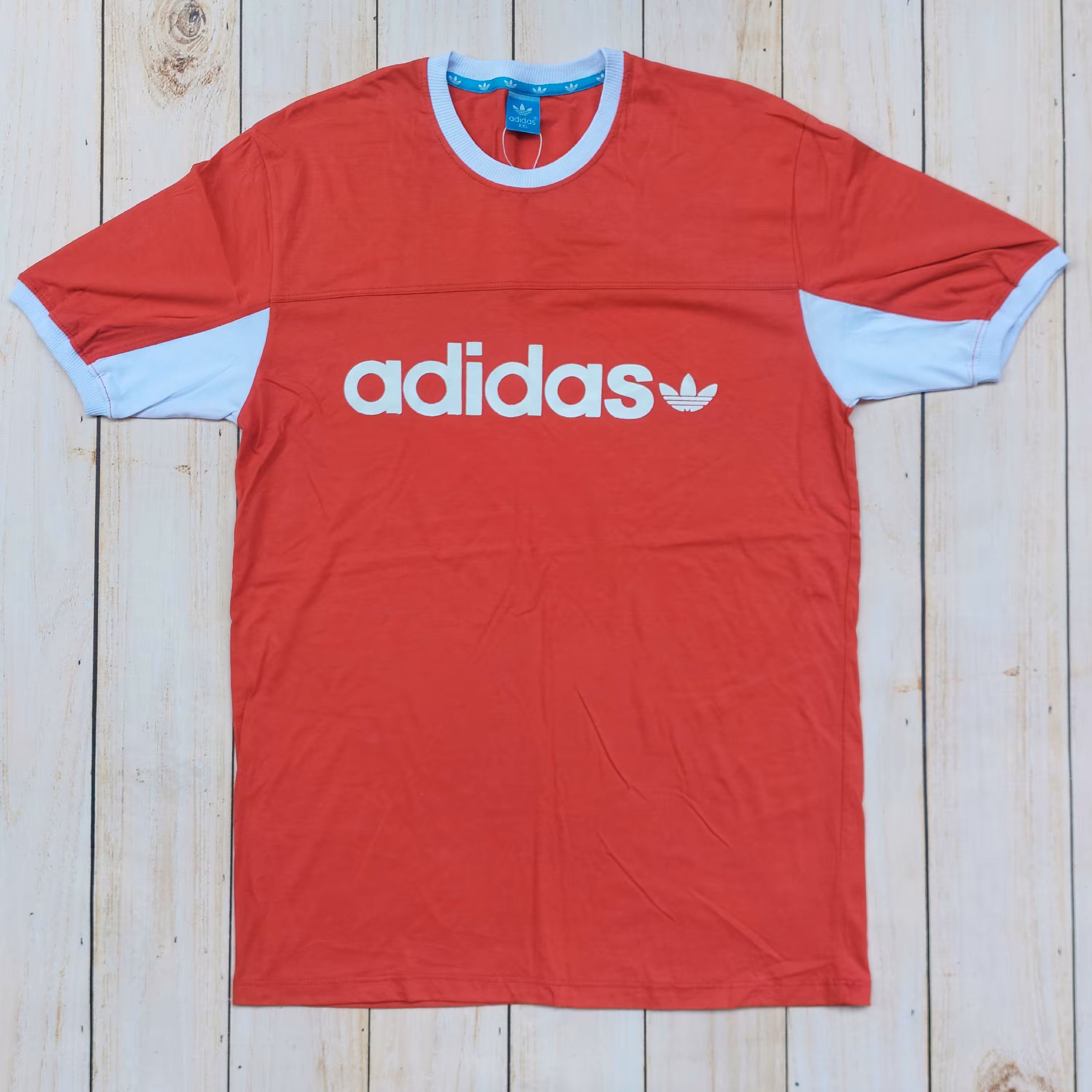 تیشرت مردانه و پسرانه نخ پنبه طرح آدیداس قرمز  از پشت چاپ 2ایکس (ارسال رایگان)