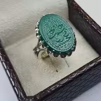 نگین عقیق سبز 
رکاب دست ساز مدل صفوی دور چنگ 
خط ریاض 
ابعاد نگین 25 در 18 
قیمت 1800