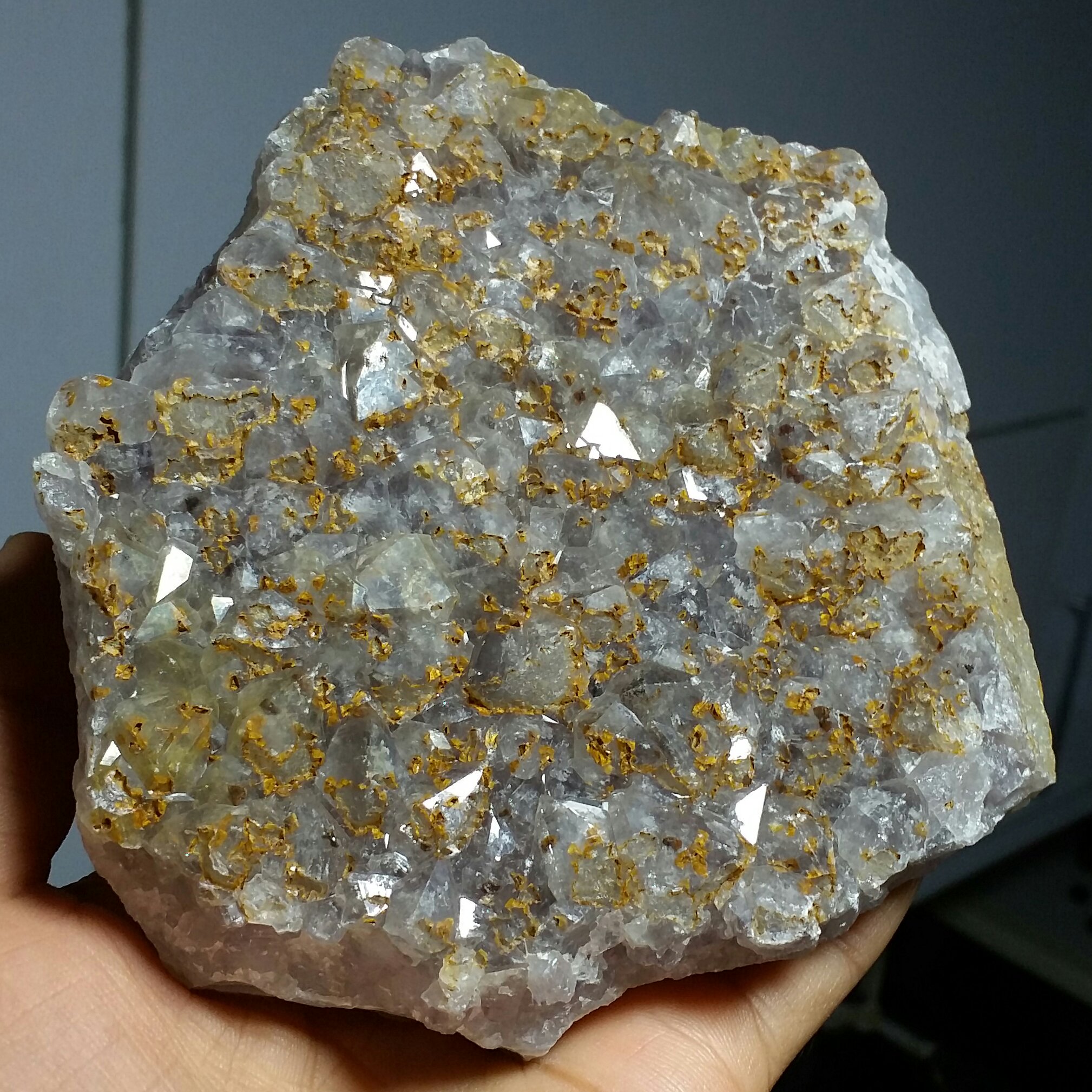 سنگ راف غولپیکر  آمیتیس تخت بلور درشت پر رنگ همرشدی با منگنز کاملا طبیعی شاهکار خلقت نمونه ای فوق کلکسیونی
کد 9722