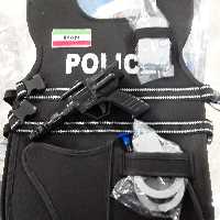اسباب بازی سِت لباس ( جلیقه ی ) پلیسی، به همراه تفنگ و دستبند پلاستیکی
