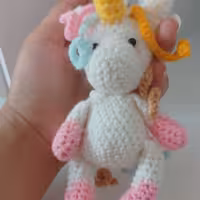 جاکلیدی یونیکورن سفید بامزه با یال های رنگی بافلند