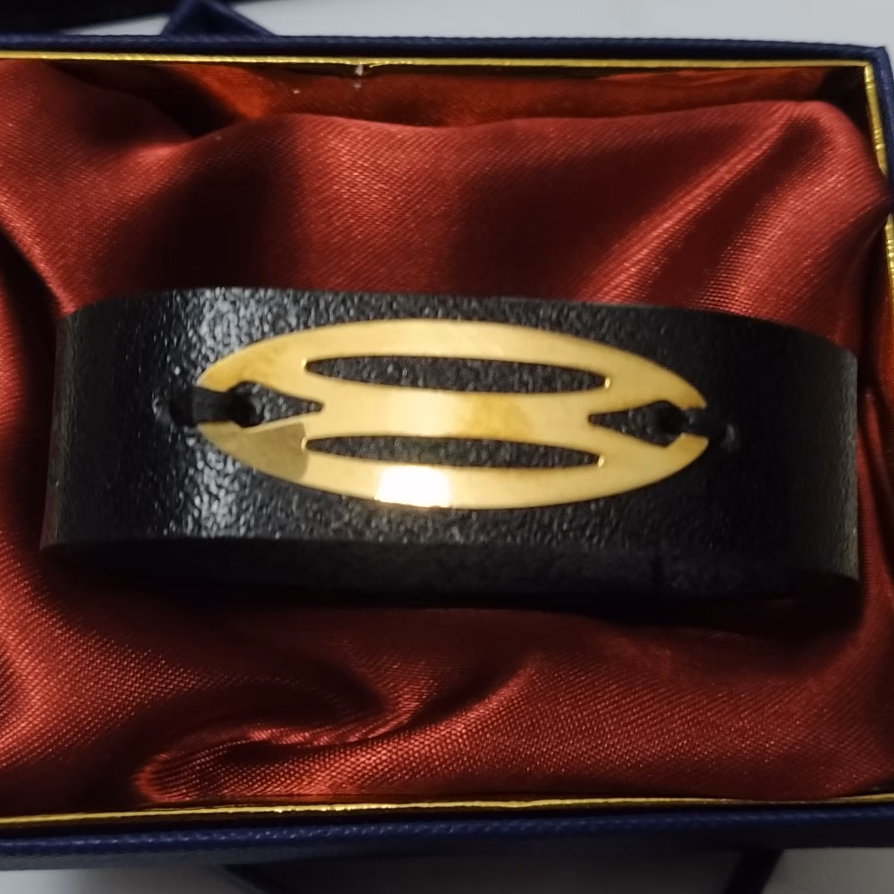 دستبند نقره و چرم