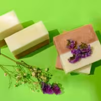 صابون اسکراب بلوکی 80 گرمی حاوی روغن نارگیل ، کرچک ، و زیتون و گیاه لوفا