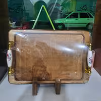 سینی چوب چندلایه روس.قابل تمیزشدن با آب. با دسته های گل سرخی. طرح حاشیه ساده