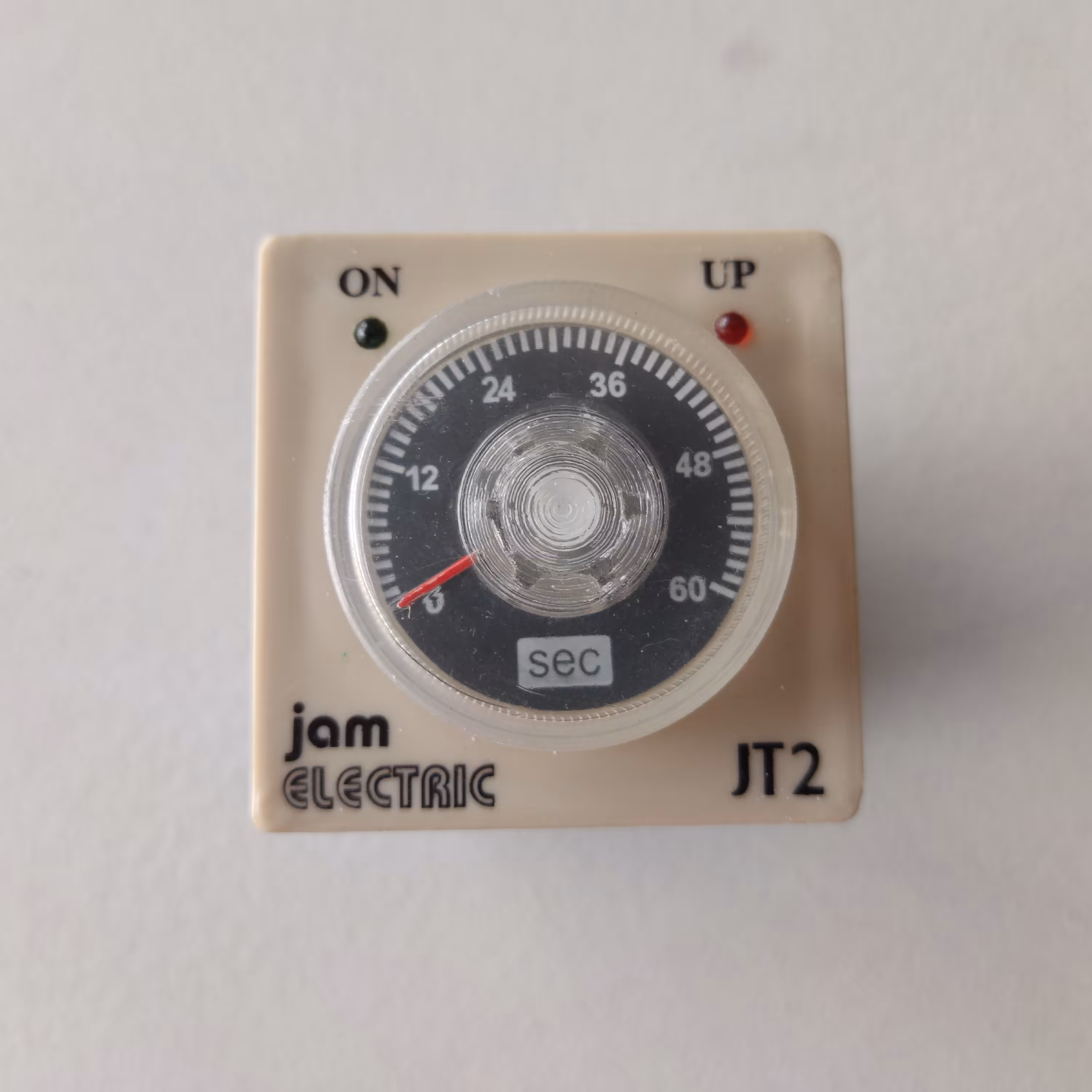 تایمر آنالوگ سوکتی 220 ولت 8 پایه 60 ثانیه 5 آمپر با دقت بالا