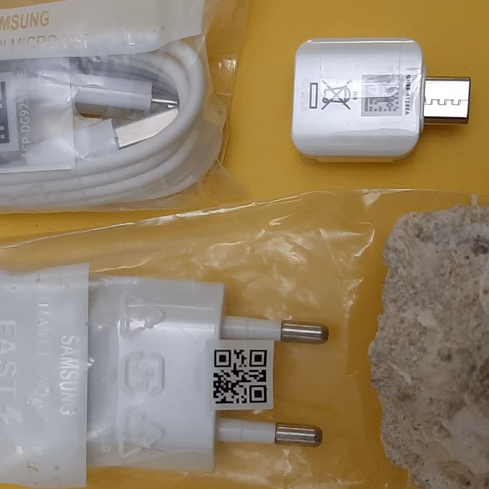 پک آداپتور  مسافرتی کابل تایپ C  به همراه OTG تایپ C رنگ سفید اورجینال