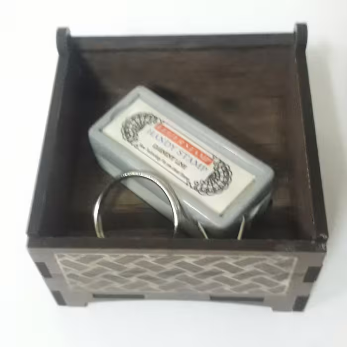 مهر جاسوئیچی مناسب برای اسم و فامیل ، جیبی و قابل حمل مناسب برای هدیه