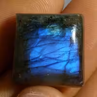 نگین لابرادوریت آبی وارداتی از کشور لابرادور کانادا با تلالوئ بسیار بی نظیر و کمیاب کد 11140