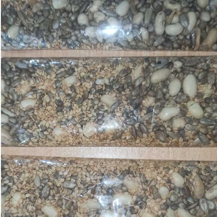 چهار مغز  تازه و پرانرژی (کنجد،آفتابگردان،شاهدانه و سویا ) بو داده در بسته بندی های پنجاه گرمی 