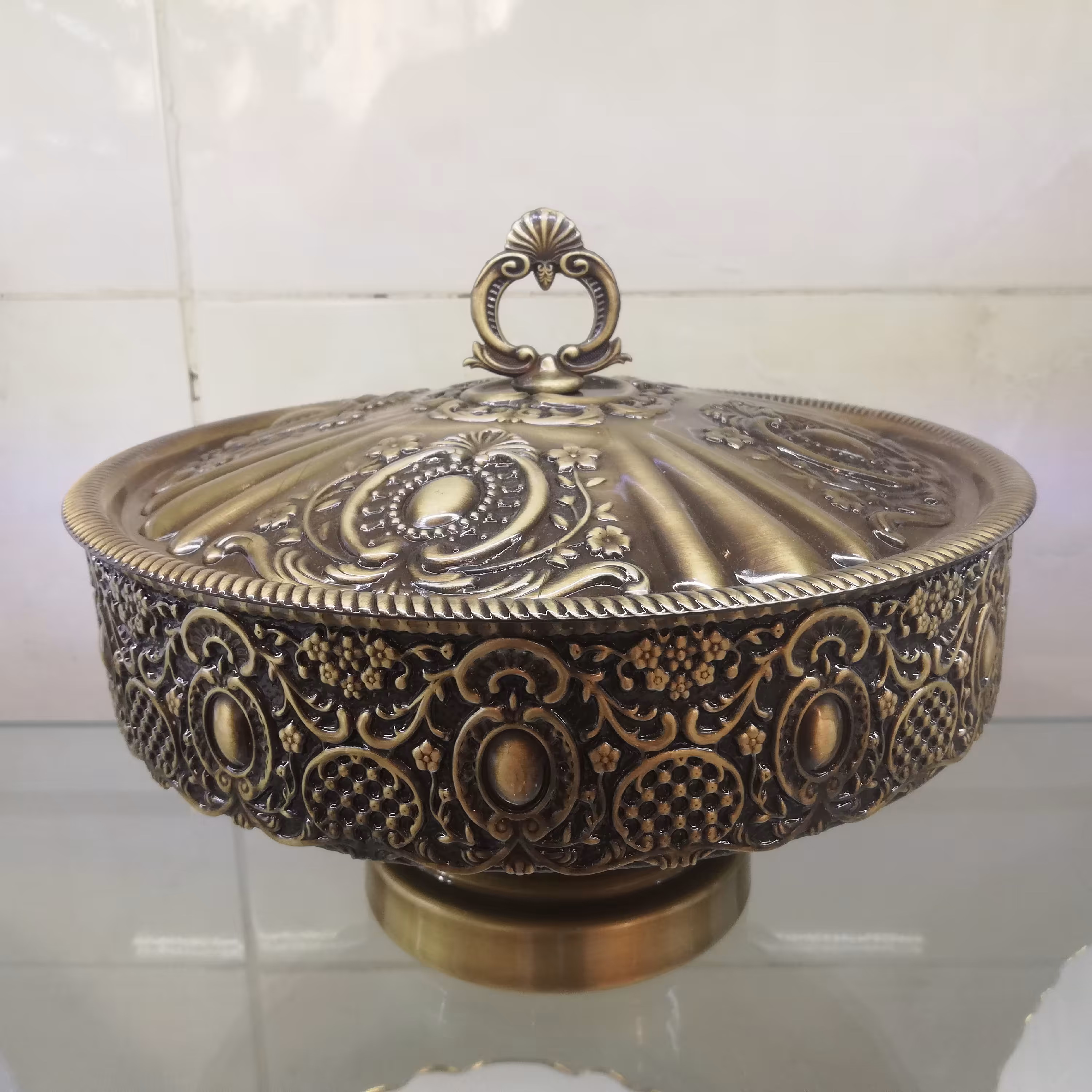 شکلات خوری پایه دار پیوتر 