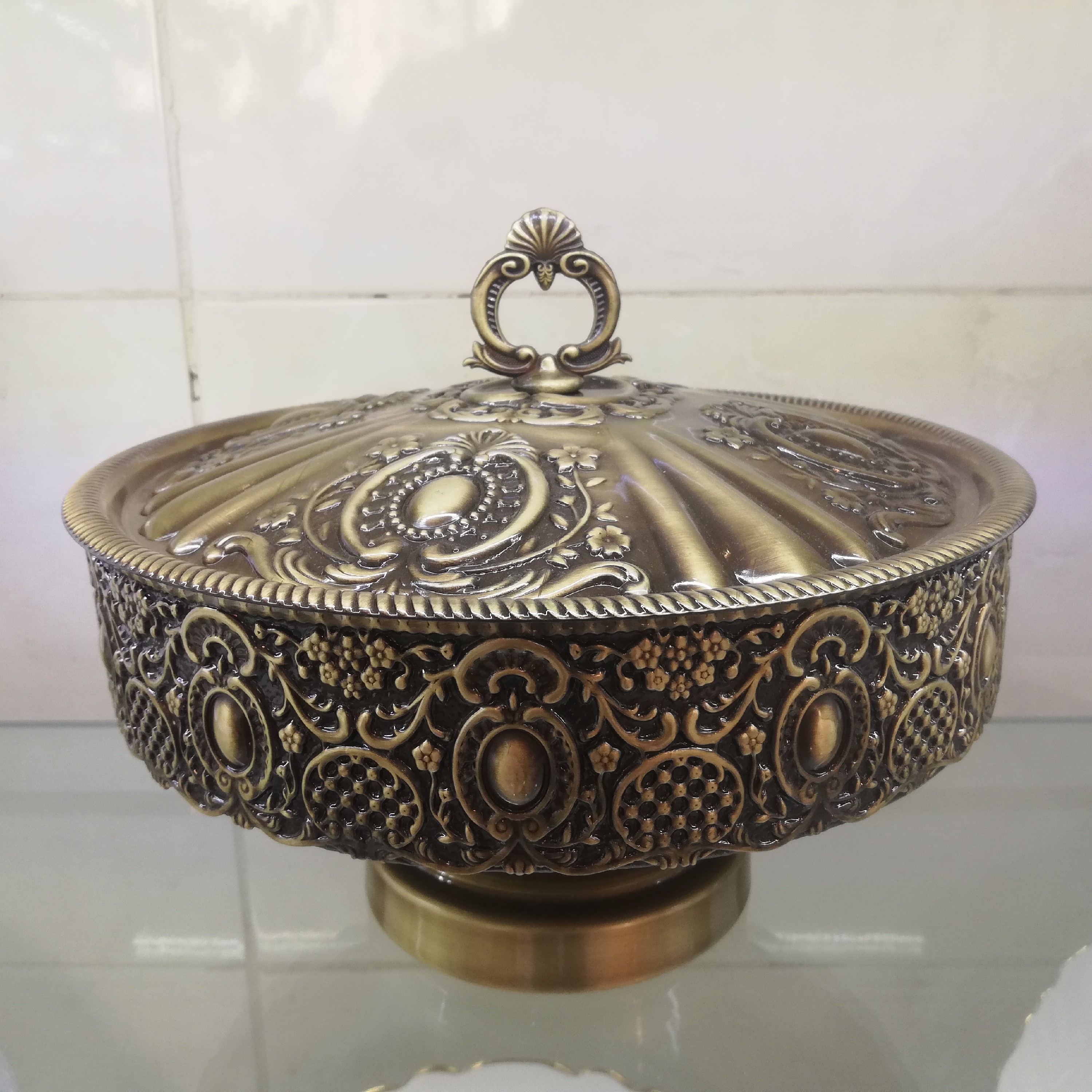 شکلات خوری پایه دار پیوتر 