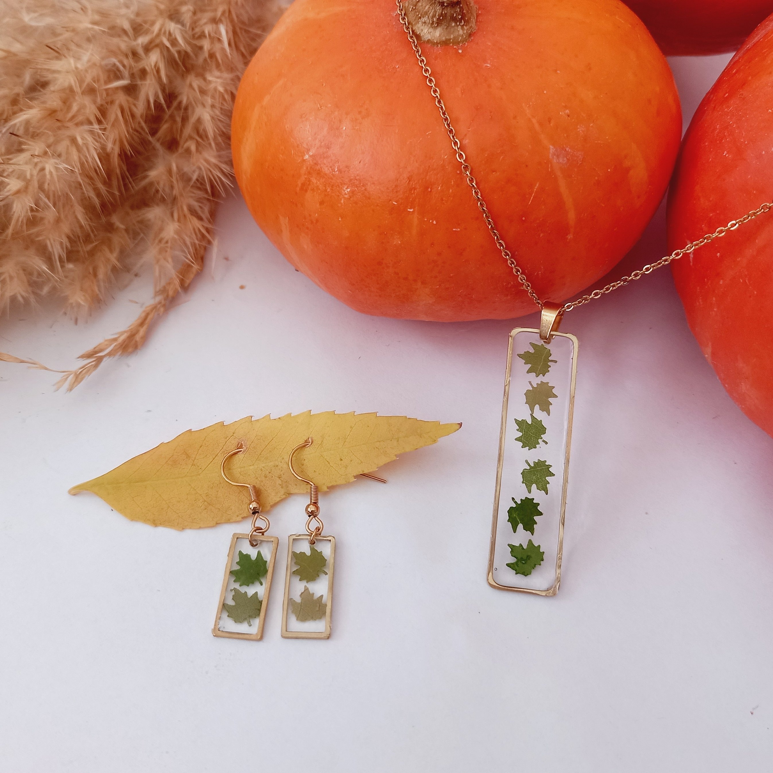 نیم ست گردنبند و گوشواره رزینی با برگ طبیعی واتصالات استیل رنگ ثابت