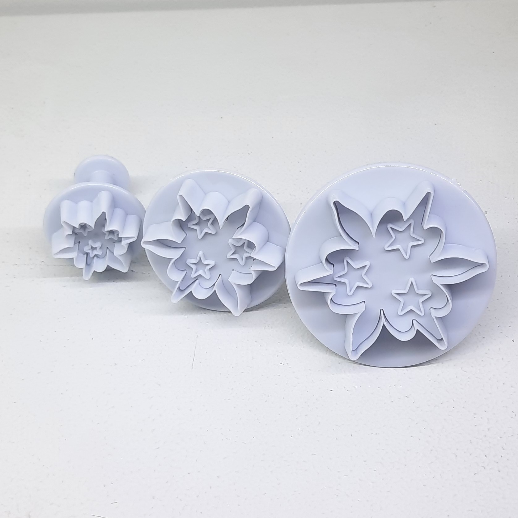 کاتر فشاری طرح ستاره (پک سه عددی) در 3 سایز مختلف