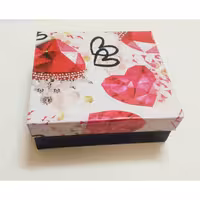 جعبه کادو هارد باکس 10 در 11سانت  با ارتفاع 4سانت باکس مشکی با درب طرح دار  مناسب کمربند و...