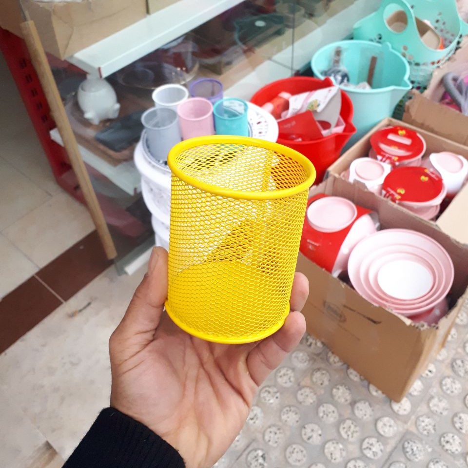 لیوان توری رنگی
جنس فلز
در رنگبندی فوق
