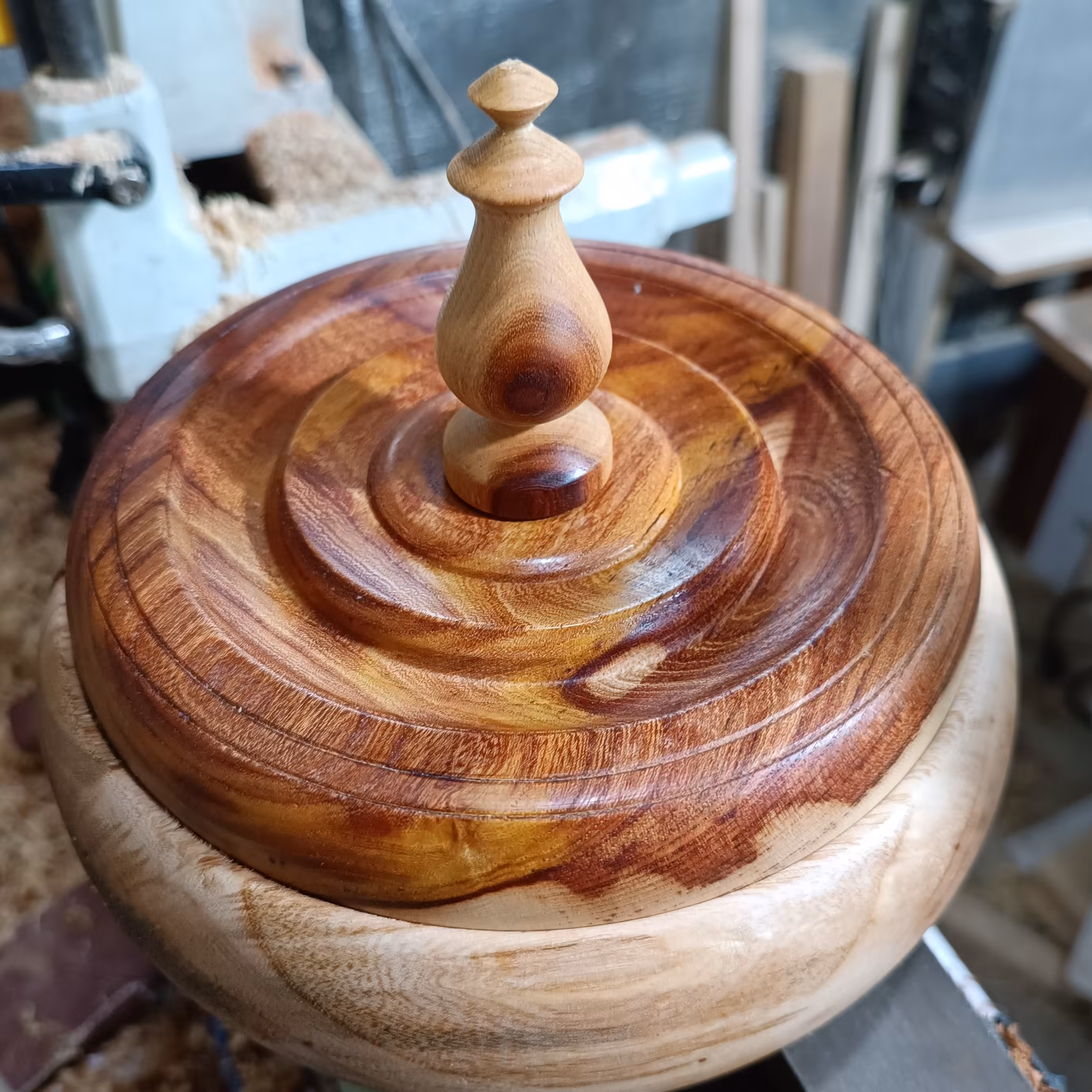 شکلات خوری چوبی