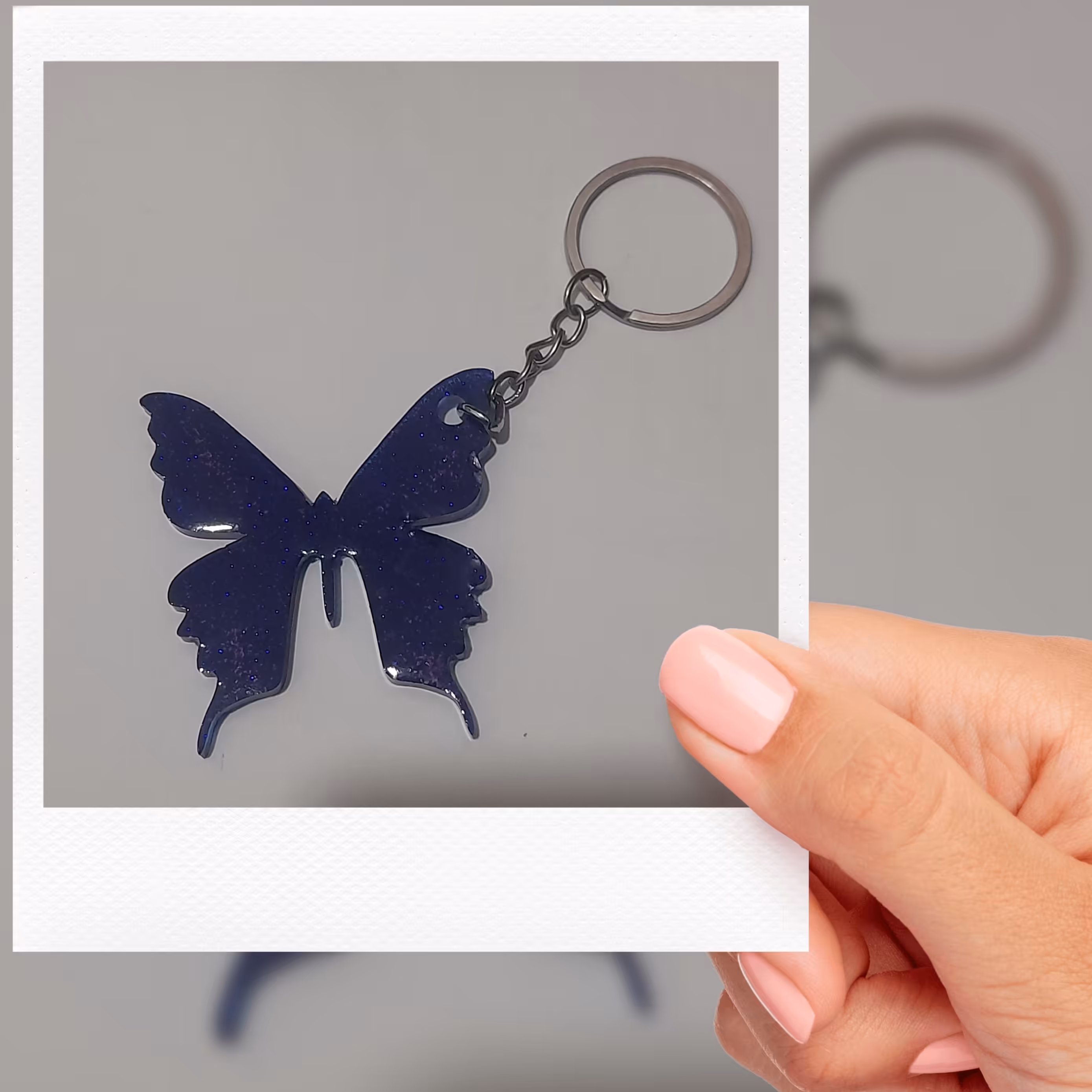 جاسویچیرزینی  پروانه آبی رنگ