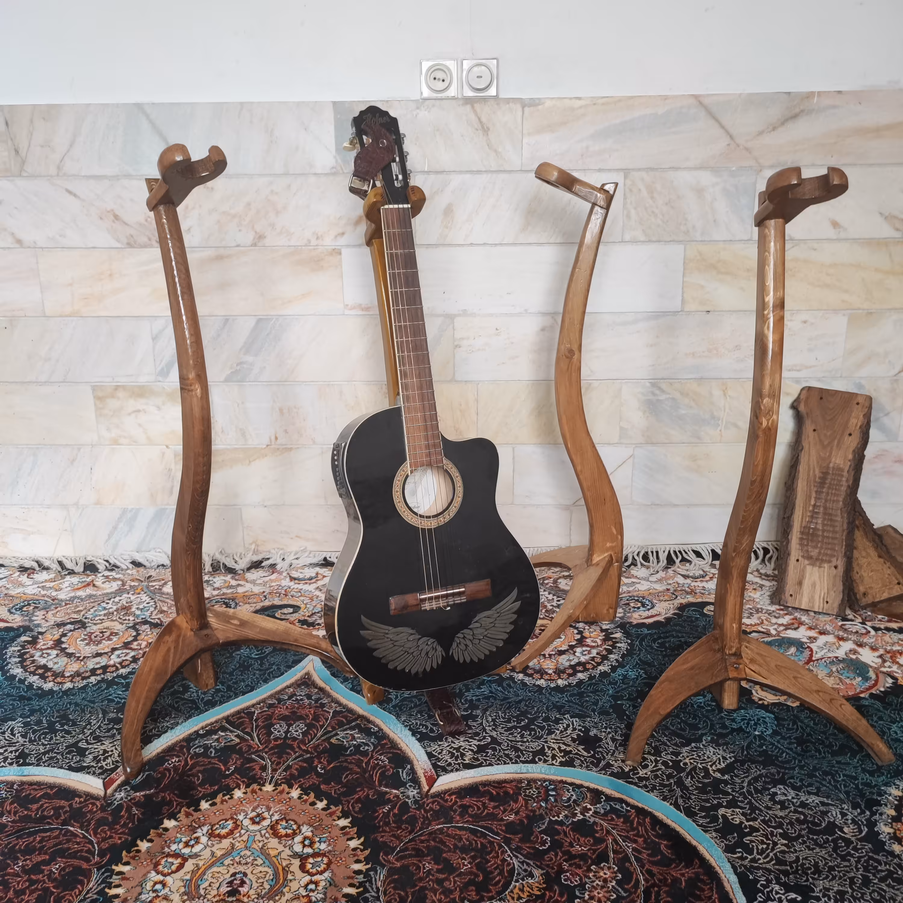 پایه گیتار چوبی بسیار مرغوب و بادوام 