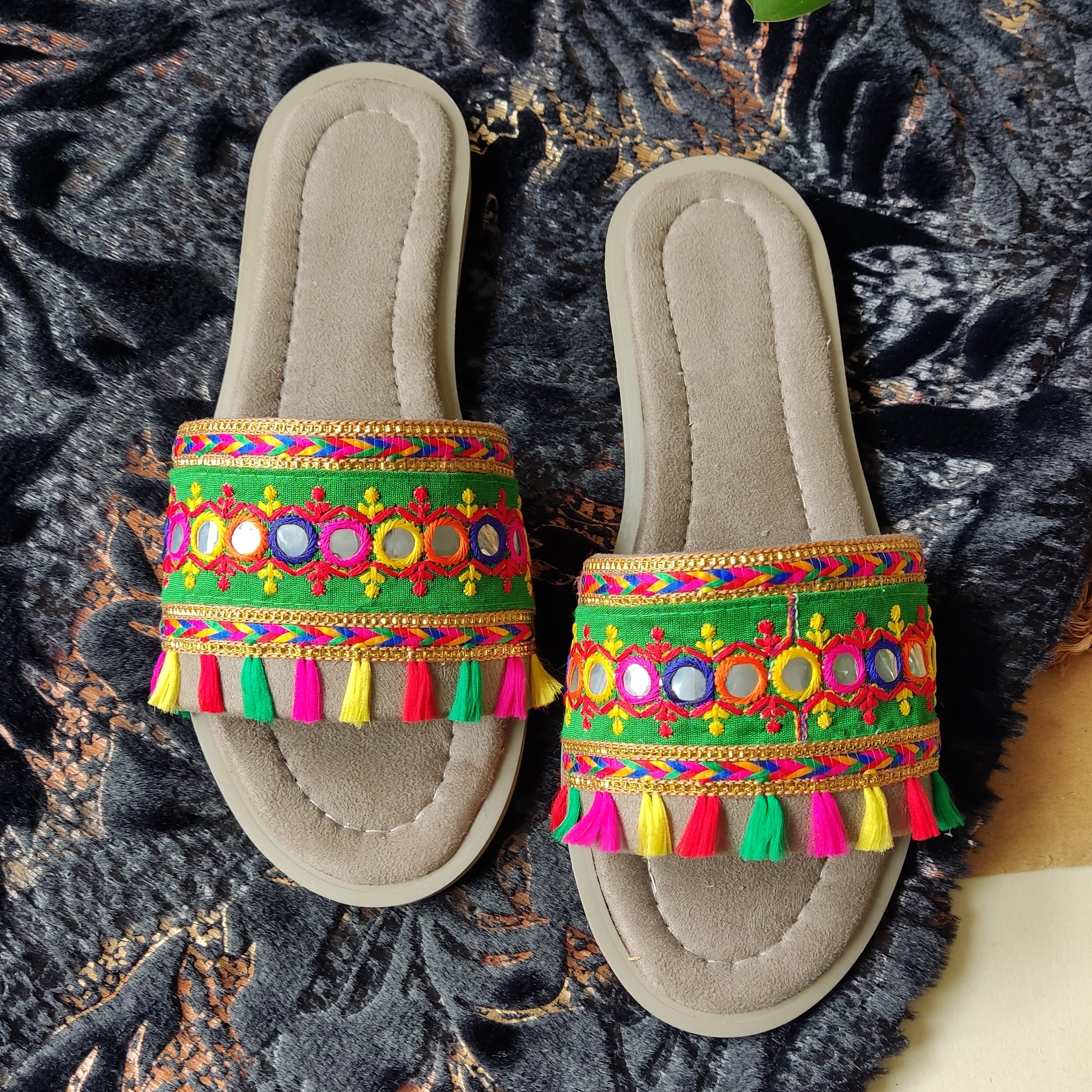 صندل زنانه سوزندوزی سبز سایزبندی 37 تا 40