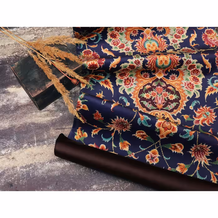 رانر مخمل آستردوزی شده طرح باغ سورمه ای