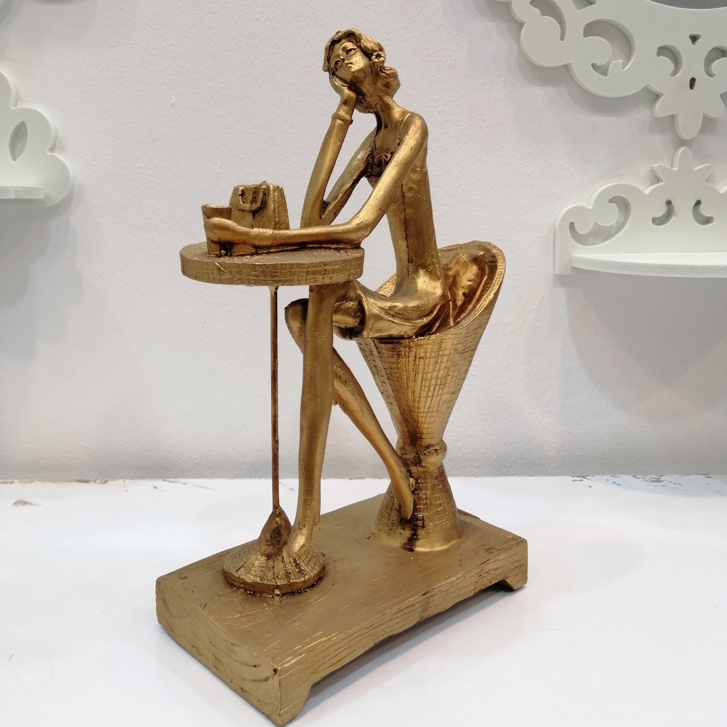 مجسمه دکوراتیو دختر متفکر