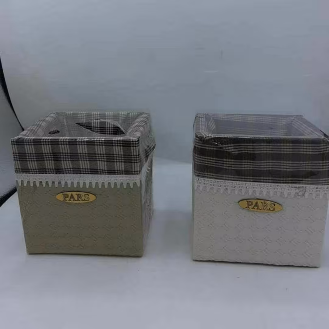 باکس چرمی...محکم و زیبا...قابل استفاده به عنوان جا قاشق و چنگالی...برس...و لوازم آرایشی و نظم دهنده