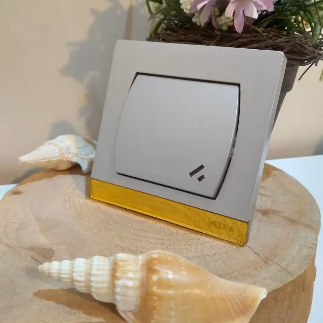 کلید پریز لوکس ویرا - مدل دلتا  نقره ای